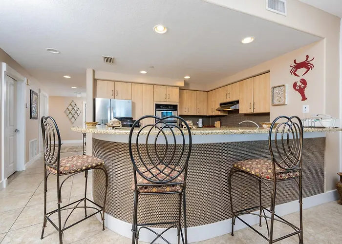 Island Tower 601 Apartment