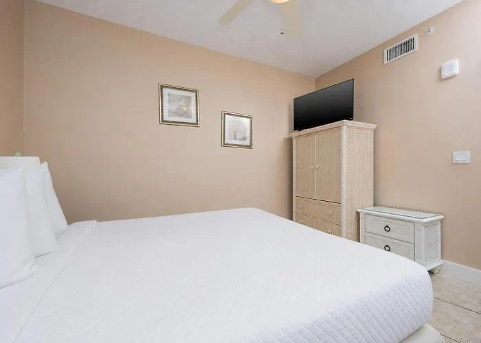 Island Tower 601 Apartment